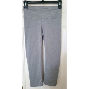 Lucy Capri Heather gray leggings
